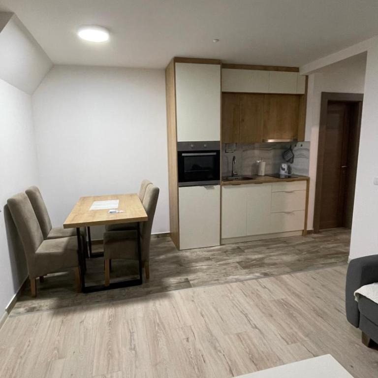Geregs alibi - Apartman sa 1 Spavaćom Sobom, Balkonom i Pogledom na Planinu - 6