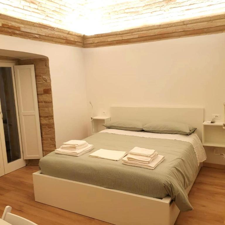 Camere Meccoli - Camera King con Vista Giardino - 5
