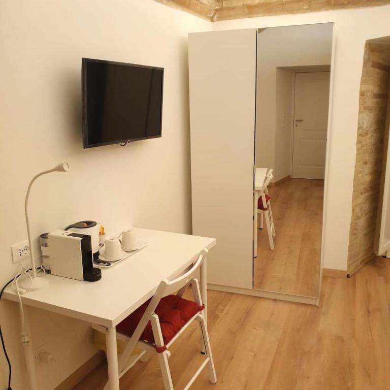 Camere Meccoli - Camera King con Vista Giardino - 6