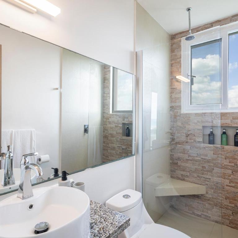Azulea Isla Mujeres Hotel - King Suite with Sea View - 6