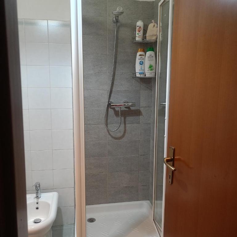 Guest House Pi - Camera Matrimoniale/Doppia con Letti Singoli con Bagno Privato - 6
