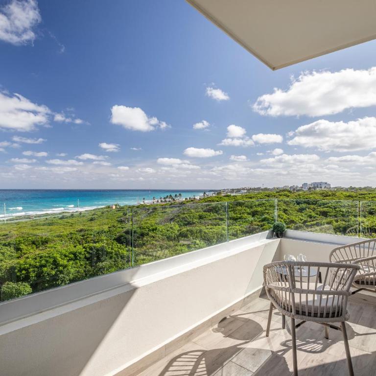 Azulea Isla Mujeres Hotel - Suite with Sea View - 1