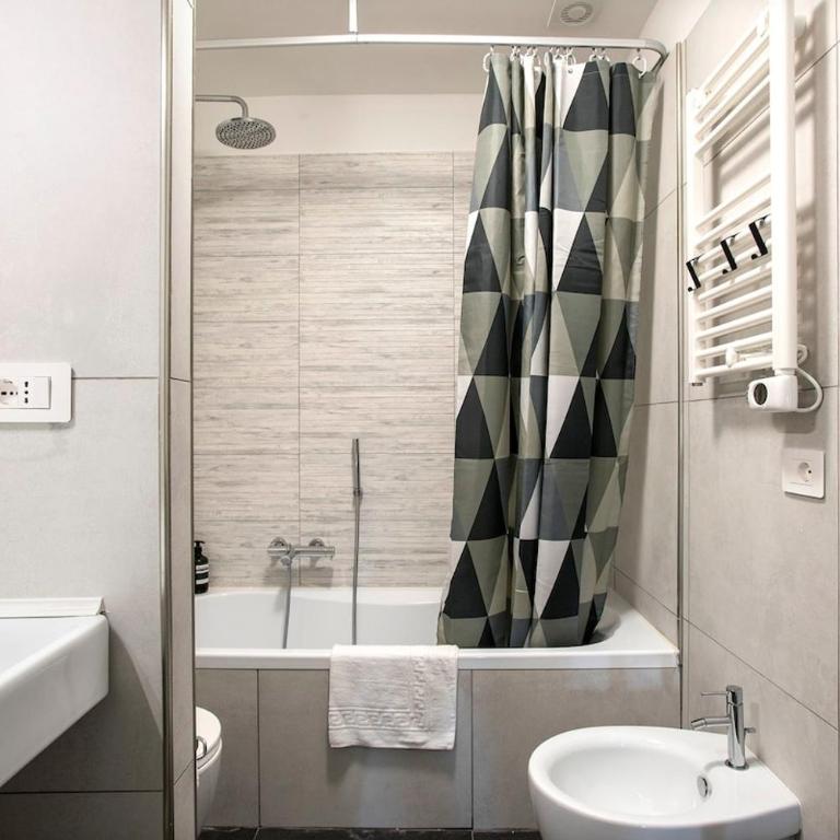Urban Oasis near Termini, free Parking&Patio, int3 - Appartamento con 2 Camere da Letto - 55