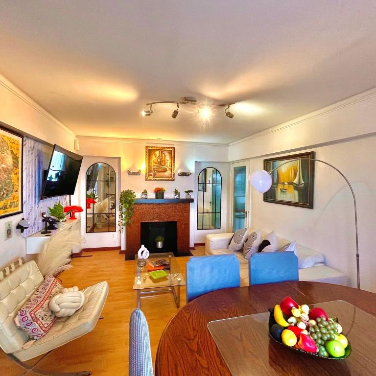 Amplio apartamento para 7 personas a pasos del mar y casino - Three-Bedroom Apartment - 17