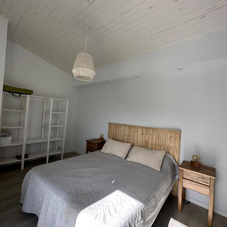 Casa con pileta frente a la laguna, estilo playa - Casa de 3 dormitorios - 12