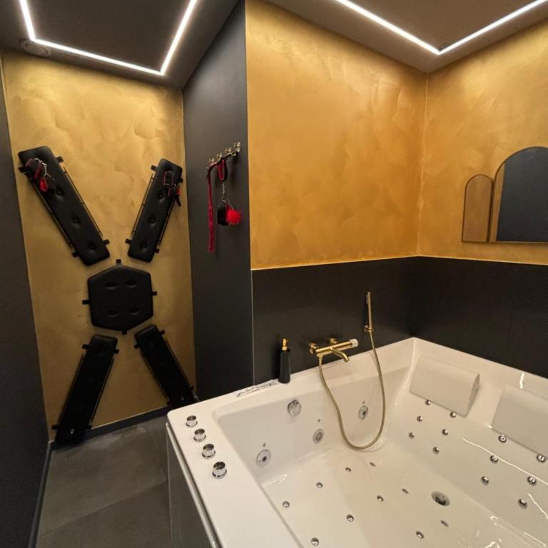 La Suite Tentation - Suite Deluxe avec Baignoire Spa - 4