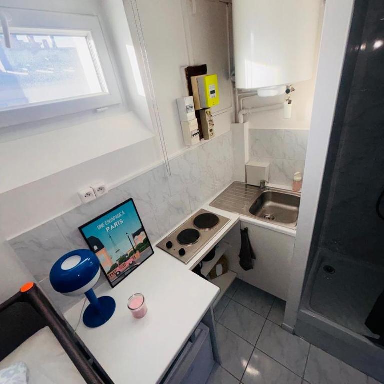 Place à quelques pas du Musée du Louvre au Centre de Paris - Chambre Double avec Salle de Bains Privative - 7
