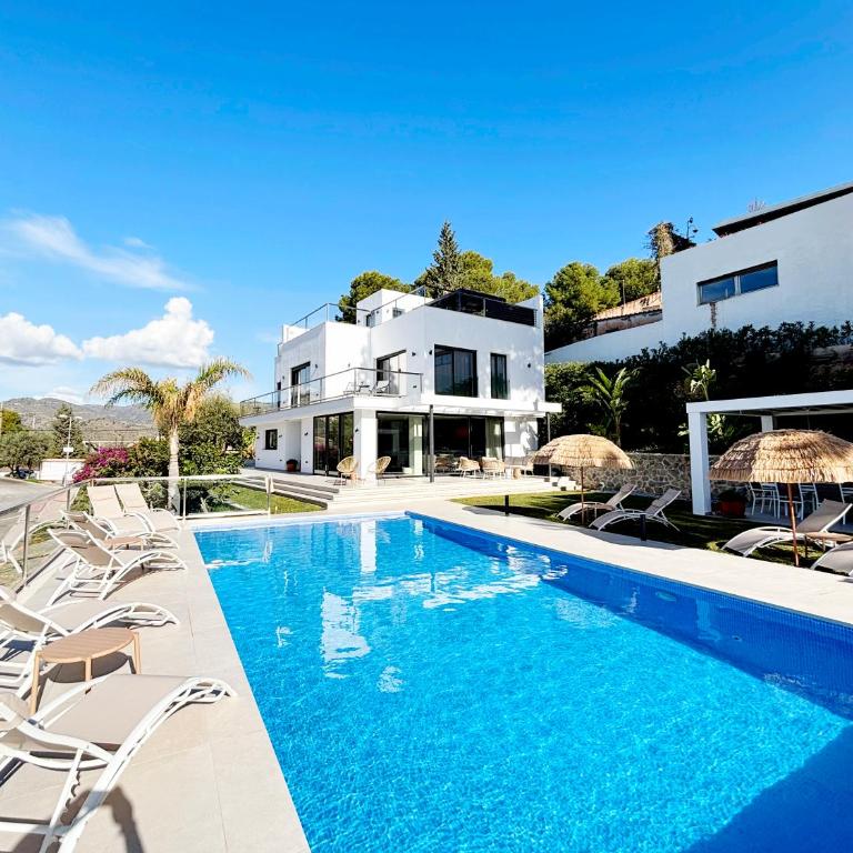 Candado Golf and heated Pool by MalagadeVacaciones - Villa - 1