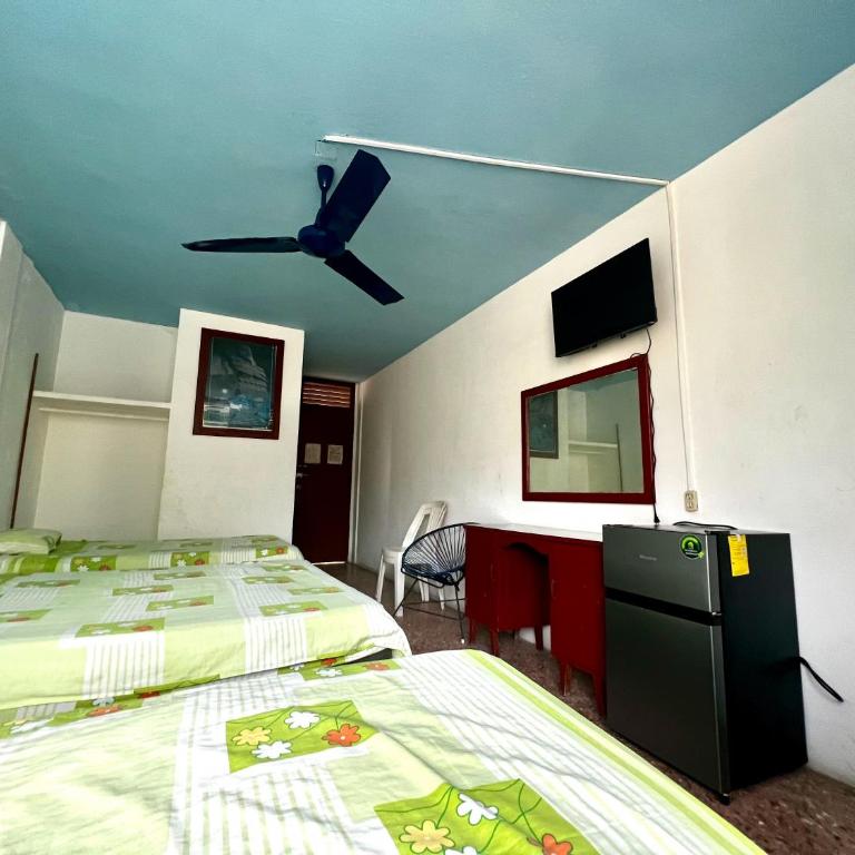 Hotel Walton - Habitación Familiar con balcón - 3