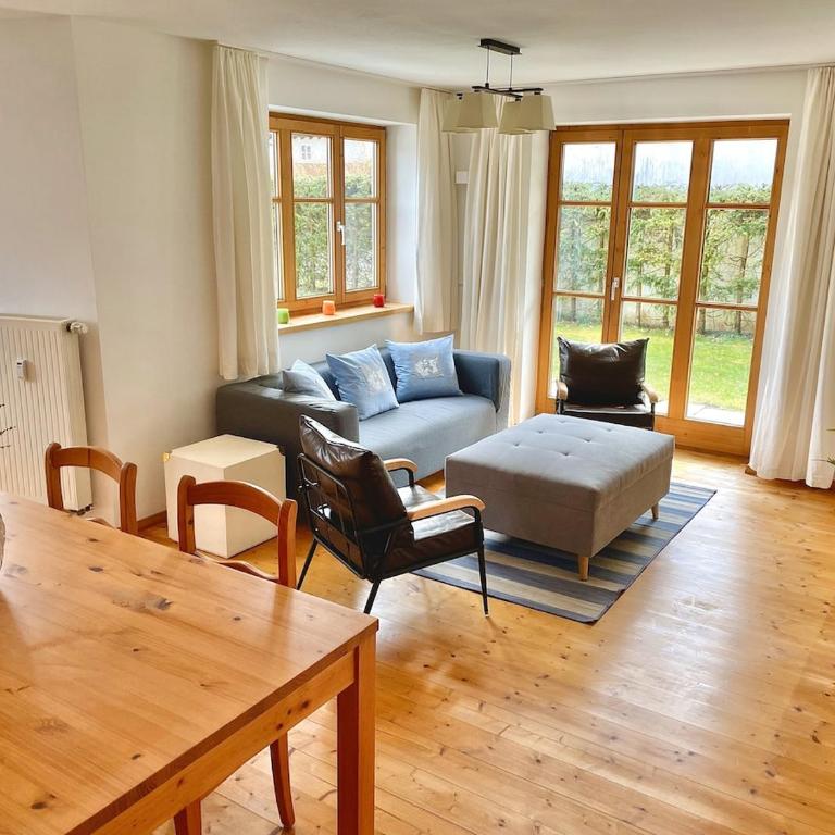 Ferienwohnung Kommod mit Garten und Bergblick - Apartment mit 2 Schlafzimmern und Terrasse - 1