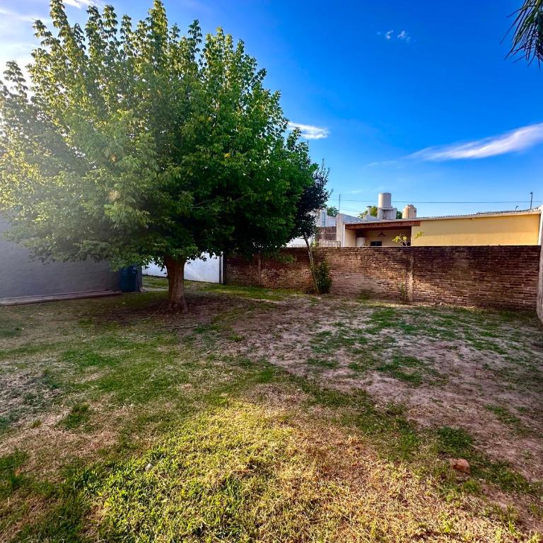 Impecable casa a cuadras de la Laguna De Chascomús con jardin, cochera y Parrilla - Casa de 2 dormitorios - 10