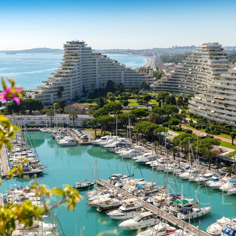 Spacieux 2 chambres 65m2 climatisé au village médiéval entre Nice et Antibes - Appartamento con 2 Camere da Letto, Balcone e Terrazza - 27