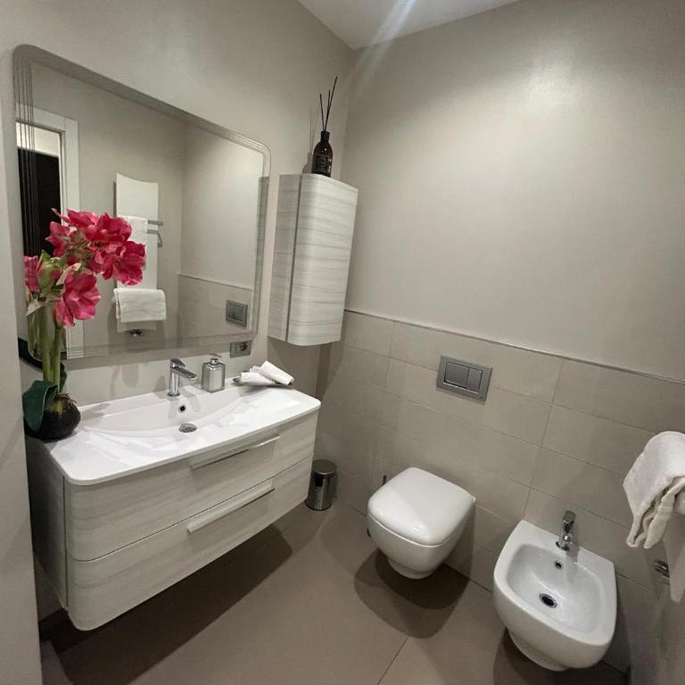 Maison Sofia - Two-Bedroom Apartment with Balcony - 7