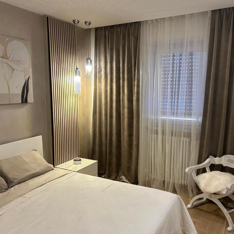 Maison Sofia - Two-Bedroom Apartment with Balcony - 8