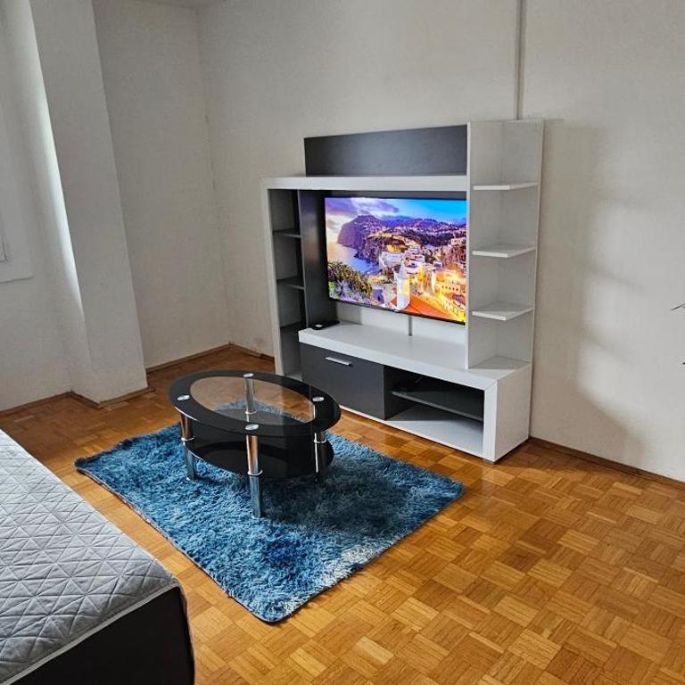 3-rooms Arena apartment - Three-Bedroom Apartment - 1