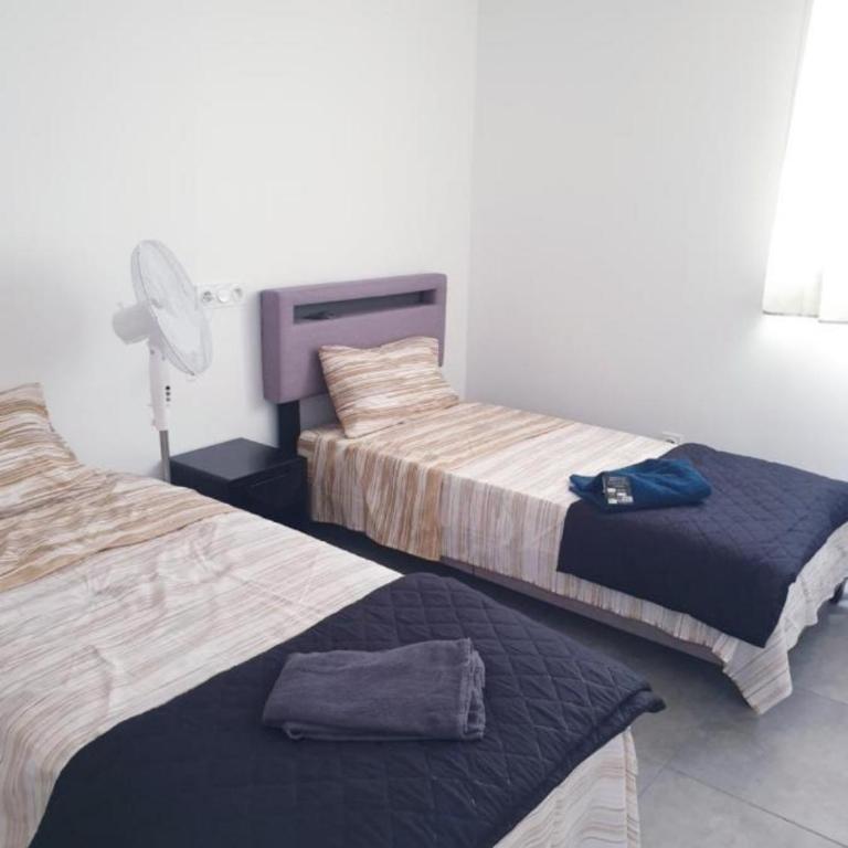 Grand Appartement 5 chambres, 5 télévision , 95 m2, vue mer, tramway sur place, gare train 2 min, aéroport 5 min , Large Apartment 5 bedrooms, 5 televisions, 95 m2, sea view, tram on site, train station 2 mins, airport 5 mins - Apartamento - 18