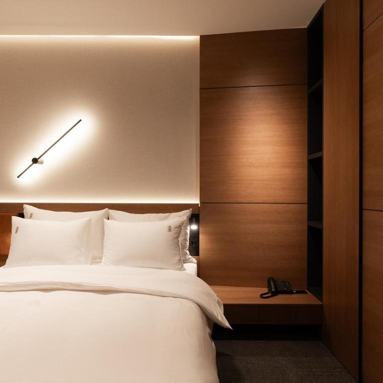 Garni Hotel Galeria - Deluks Dvokrevetna Soba sa Bračnim Krevetom - 9