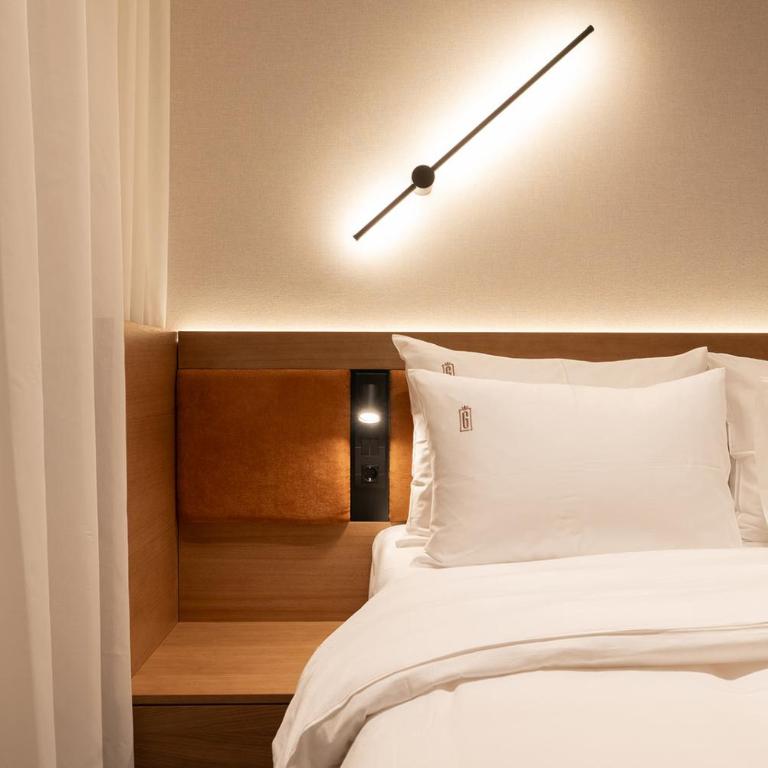 Garni Hotel Galeria - Deluks Dvokrevetna Soba sa Bračnim Krevetom - 8