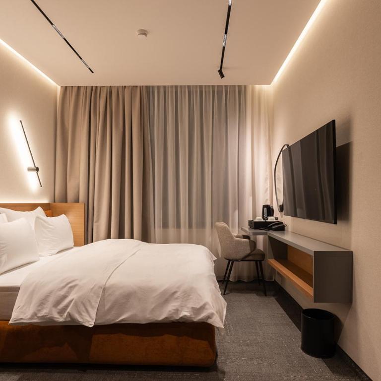 Garni Hotel Galeria - Porodična Soba - 10