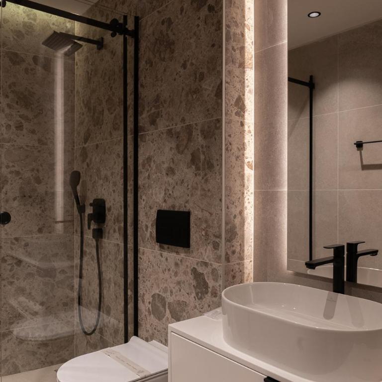 Garni Hotel Galeria - Porodična Soba - 8