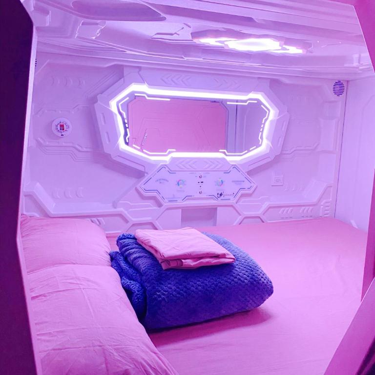Mermaid Space Capsule Hostel Palermo - Camera Matrimoniale/Doppia con Letti Singoli con Terrazza - 1
