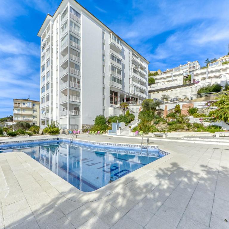 Apartment in Roses with Stunning Beachfront Views - Two-Bedroom Apartment - 8