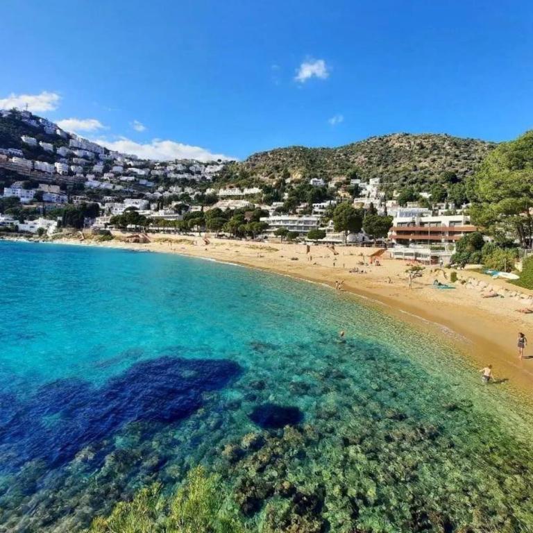 Apartment in Roses with Stunning Beachfront Views - Two-Bedroom Apartment - 27