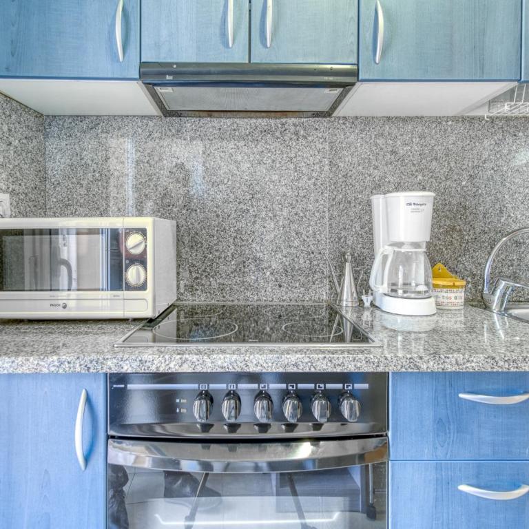 Apartment in Roses with Waterfront Views - Two-Bedroom Apartment - 3