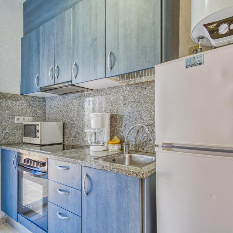 Apartment in Roses with Waterfront Views - Two-Bedroom Apartment - 16