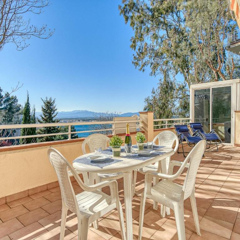 Apartment in Roses with Waterfront Views - Two-Bedroom Apartment - 25