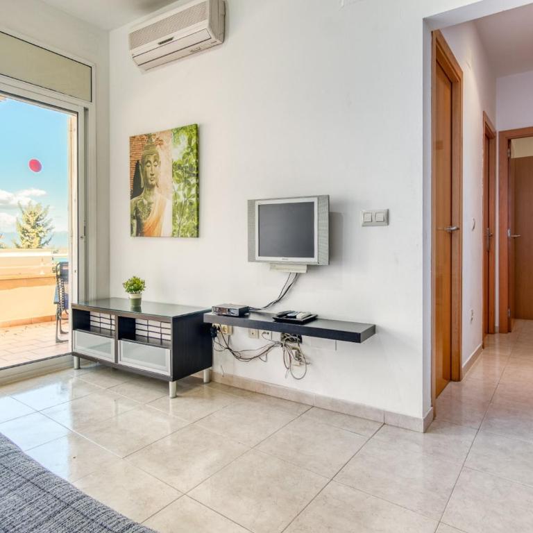 Apartment in Roses with Waterfront Views - Two-Bedroom Apartment - 9