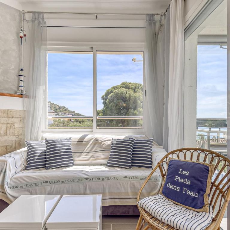 Apartment in Roses near Platja dels Palangrers - Two-Bedroom Apartment - 11