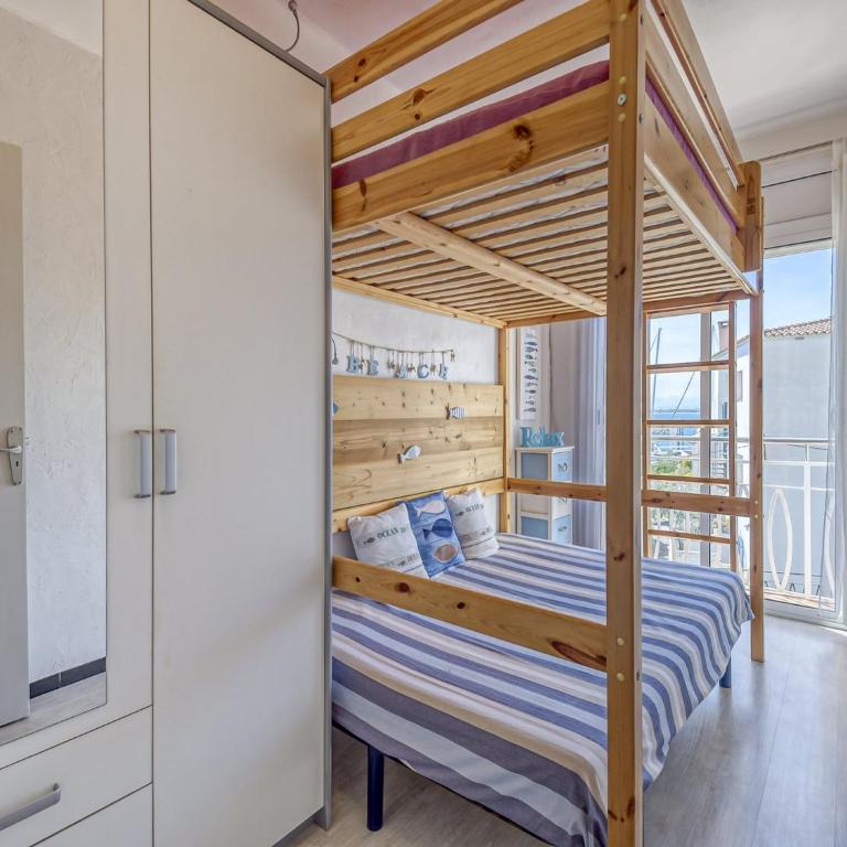 Apartment in Roses near Platja dels Palangrers - Two-Bedroom Apartment - 19