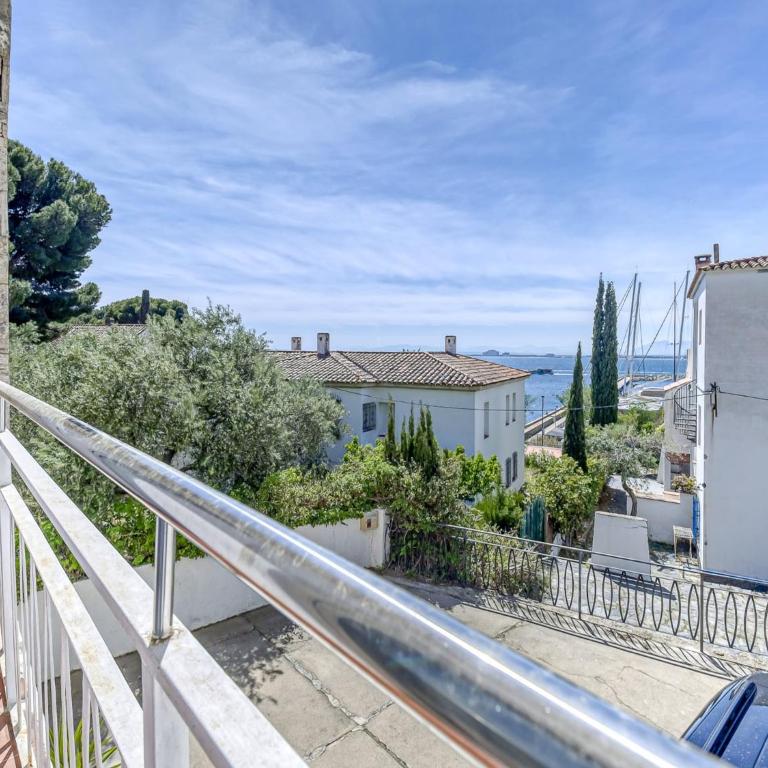 Apartment in Roses near Platja dels Palangrers - Two-Bedroom Apartment - 30