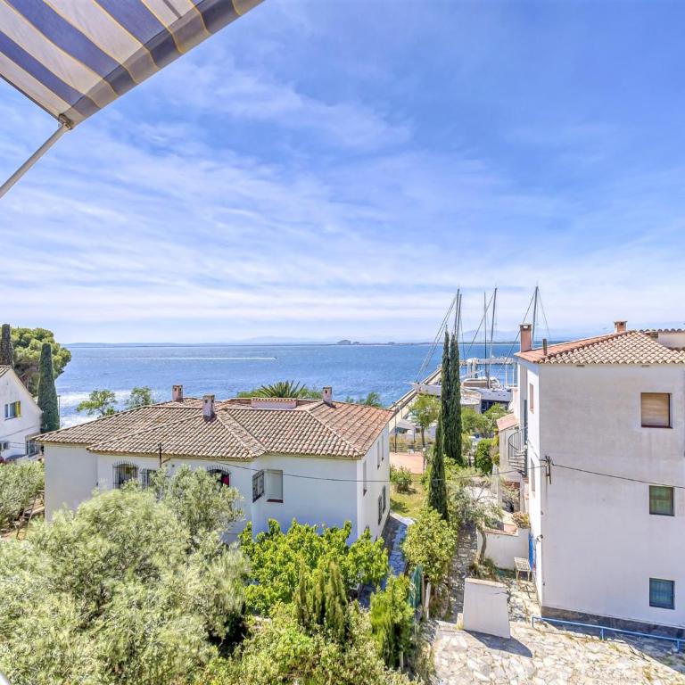 Apartment in Roses near Platja dels Palangrers - Two-Bedroom Apartment - 28