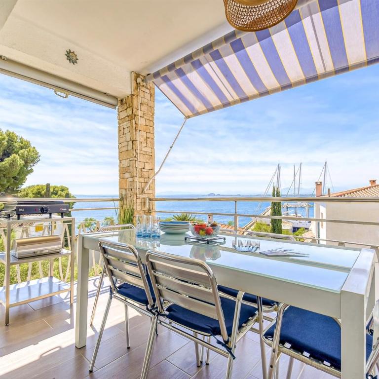 Apartment in Roses near Platja dels Palangrers - Two-Bedroom Apartment - 2
