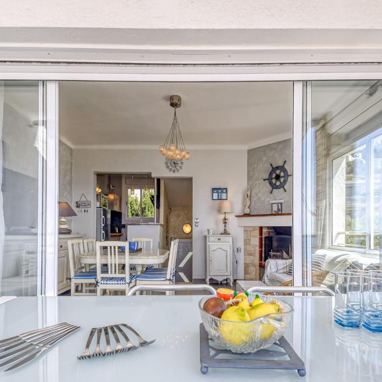 Apartment in Roses near Platja dels Palangrers - Two-Bedroom Apartment - 10
