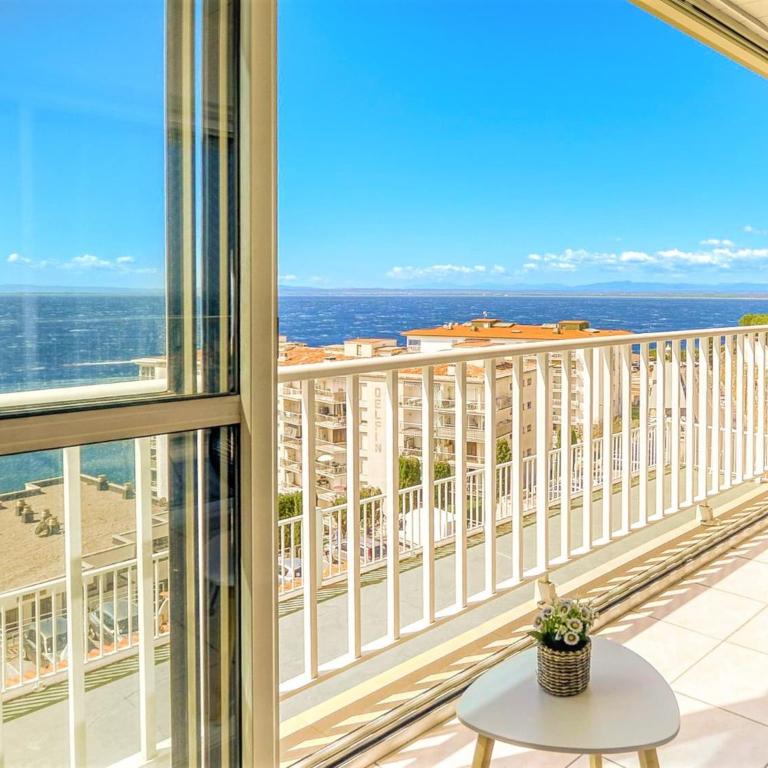 Apartment in Roses by the Waterfront - Two-Bedroom Apartment - 30