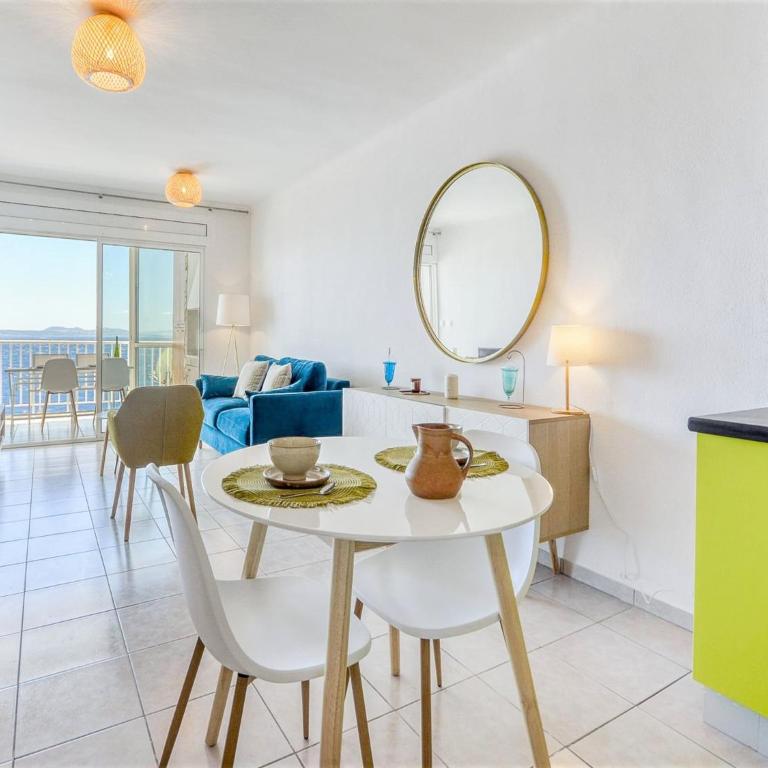 Apartment in Roses by the Waterfront - Two-Bedroom Apartment - 4
