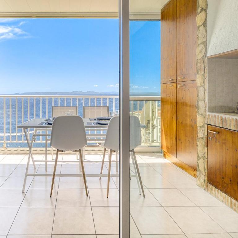 Apartment in Roses by the Waterfront - Two-Bedroom Apartment - 28