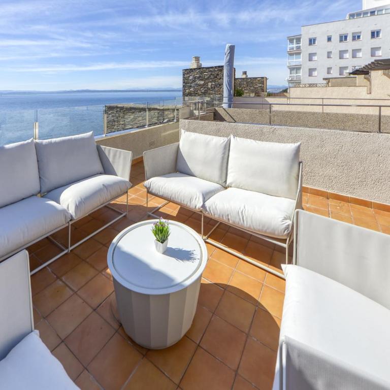 Apartment in Rosas with Beachfront Views - Two-Bedroom Apartment - 7