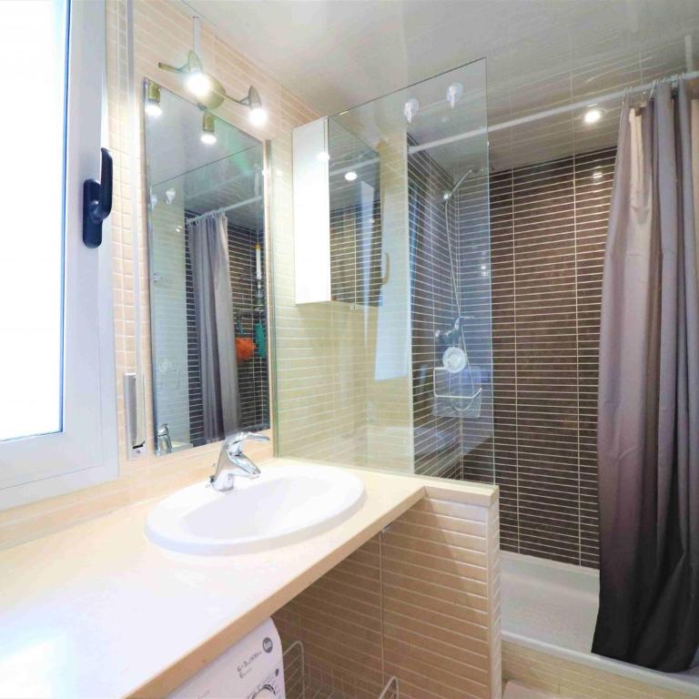 Pretty apartment with balcony - Two-Bedroom Apartment - 24