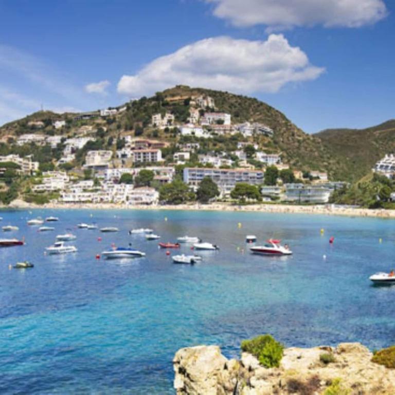 Apartment in Roses near Sandy Beach - Two-Bedroom Apartment - 35