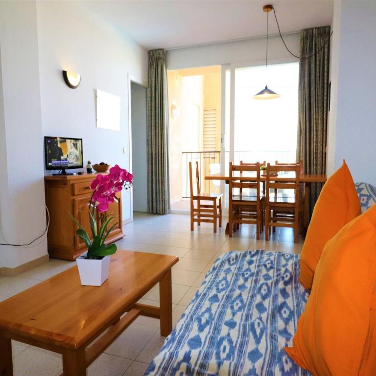 Apartment in Roses near Sandy Beach - Two-Bedroom Apartment - 23