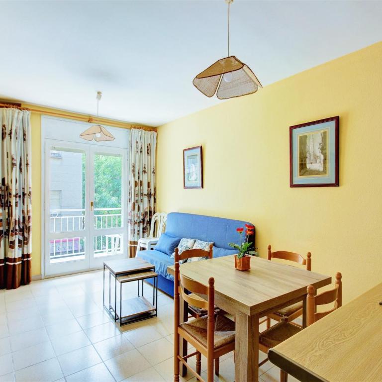 Apartment in Roses near Sandy Beach - One-Bedroom Apartment - 2