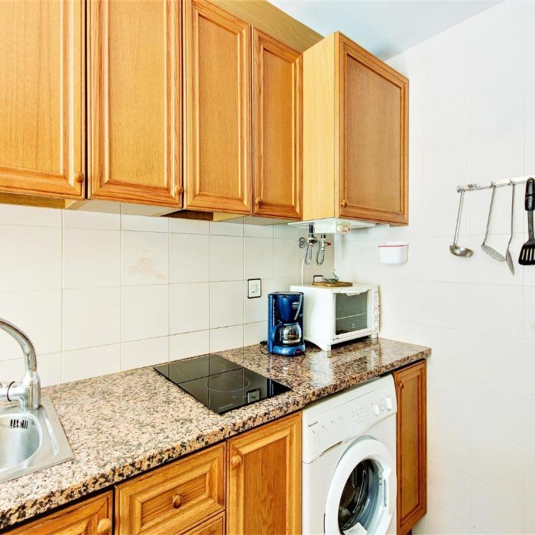 Apartment in Roses near Sandy Beach - One-Bedroom Apartment - 12