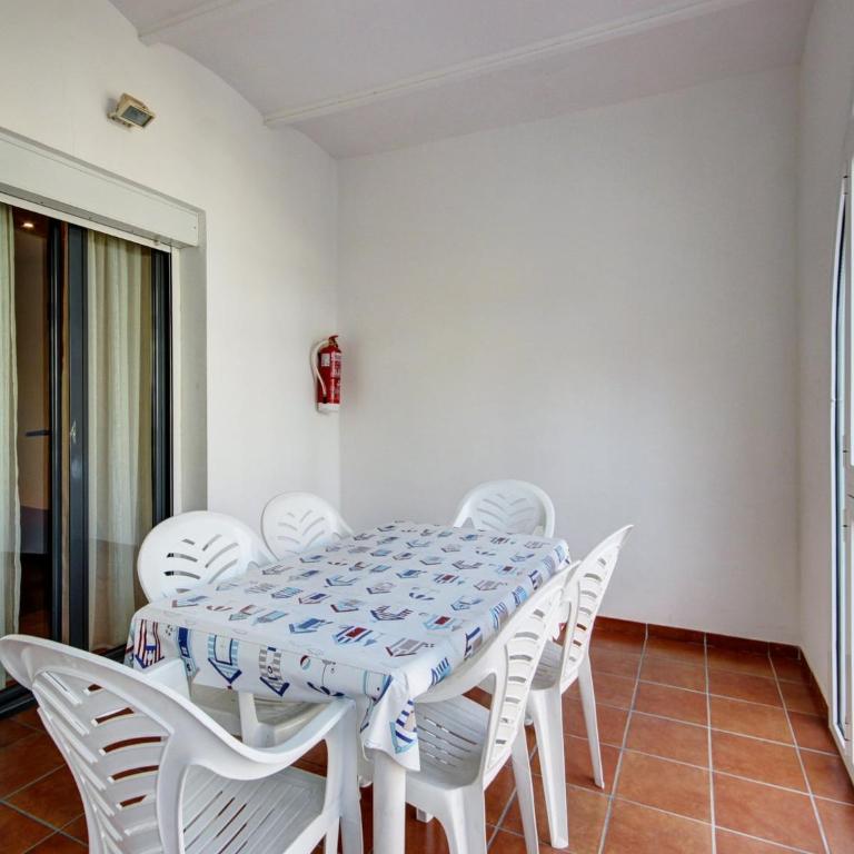 Apartment in Roses by the Beach - Three-Bedroom Apartment - 14