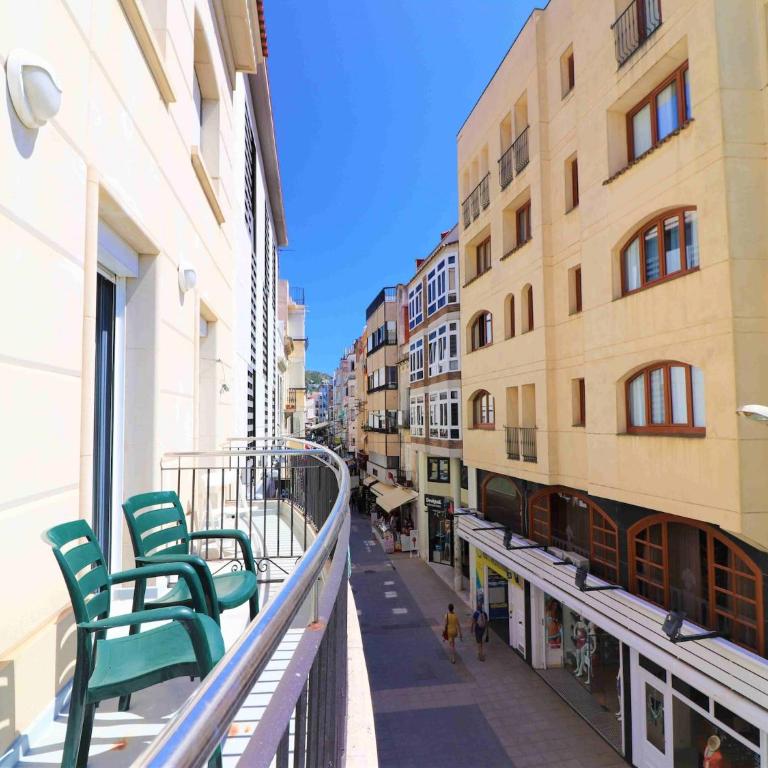 Apartment in Roses by the Beach - Three-Bedroom Apartment - 25