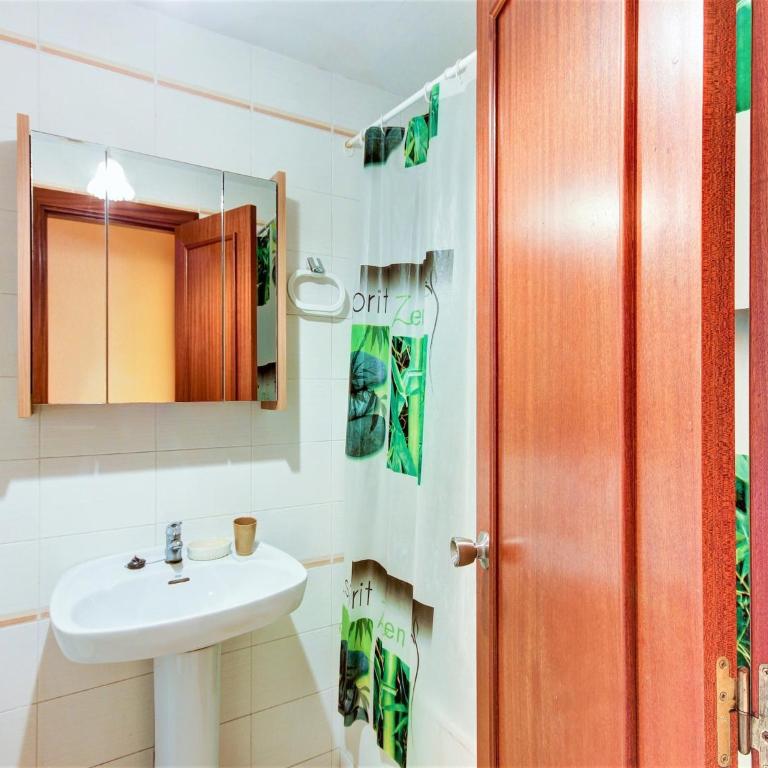 Apartment in Roses near Sandy Beach - One-Bedroom Apartment - 17