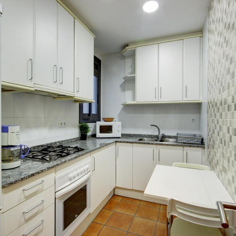 Apartment in Roses by the Beach - Three-Bedroom Apartment - 3